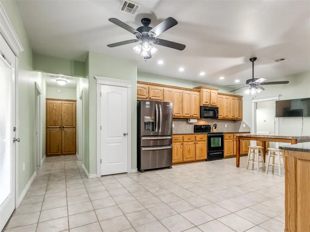 Photo 9 — 10625 Tangleroot Way, Oklahoma City, OK 73173