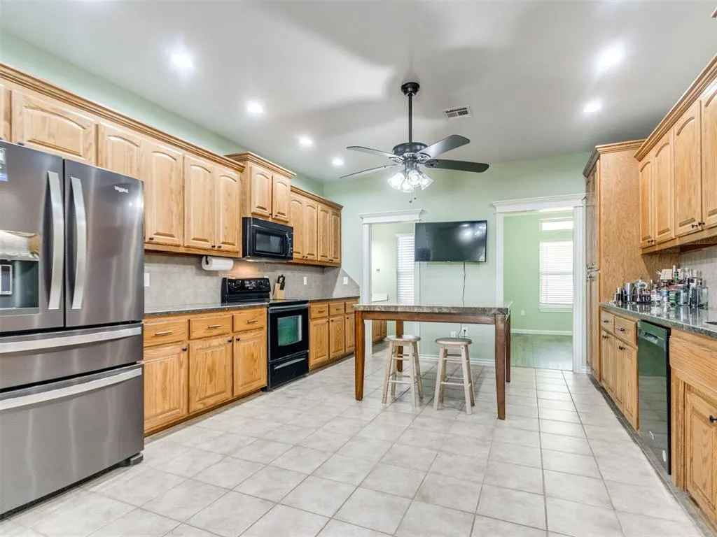 Photo 11 — 10625 Tangleroot Way, Oklahoma City, OK 73173