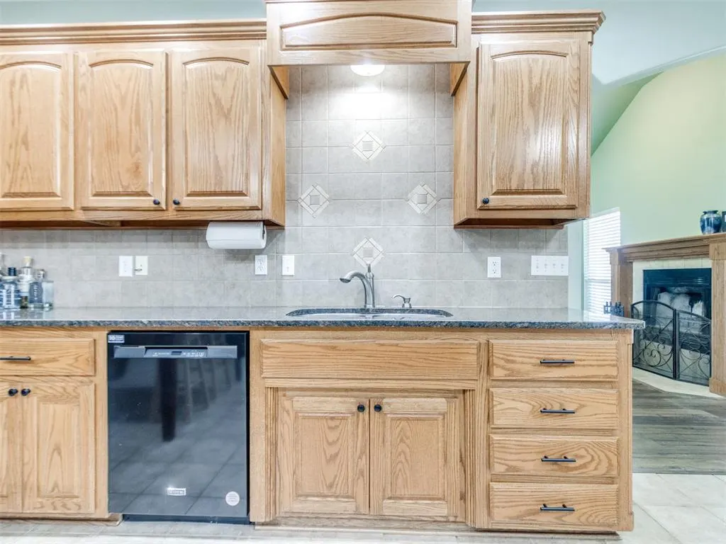 Photo 13 — 10625 Tangleroot Way, Oklahoma City, OK 73173