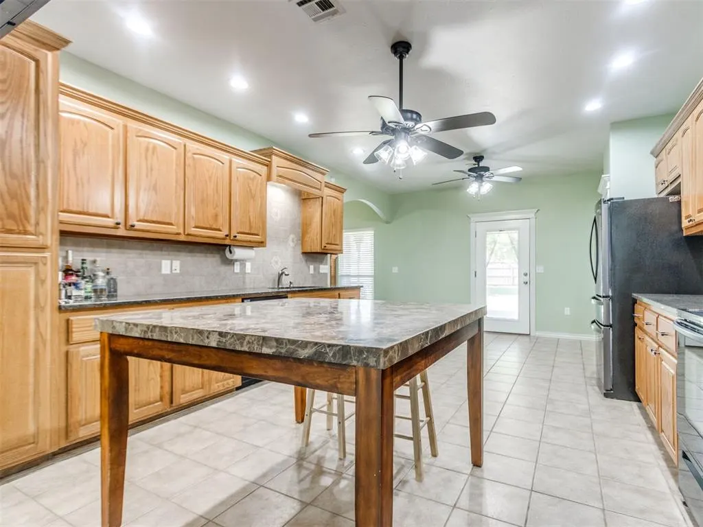Photo 14 — 10625 Tangleroot Way, Oklahoma City, OK 73173