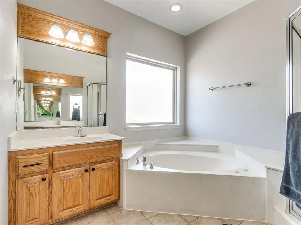 Photo 36 — 10625 Tangleroot Way, Oklahoma City, OK 73173