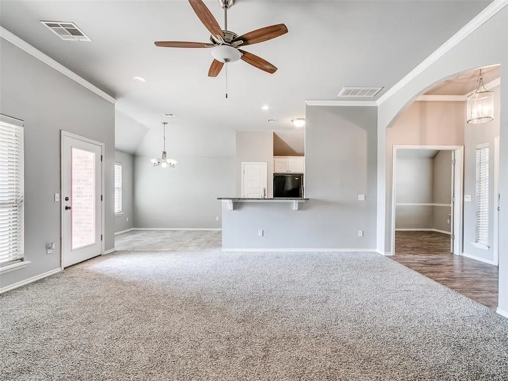 Photo 5 — 708 Redvine Road, Yukon, OK 73099