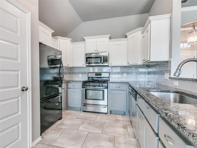 Photo 8 — 708 Redvine Road, Yukon, OK 73099