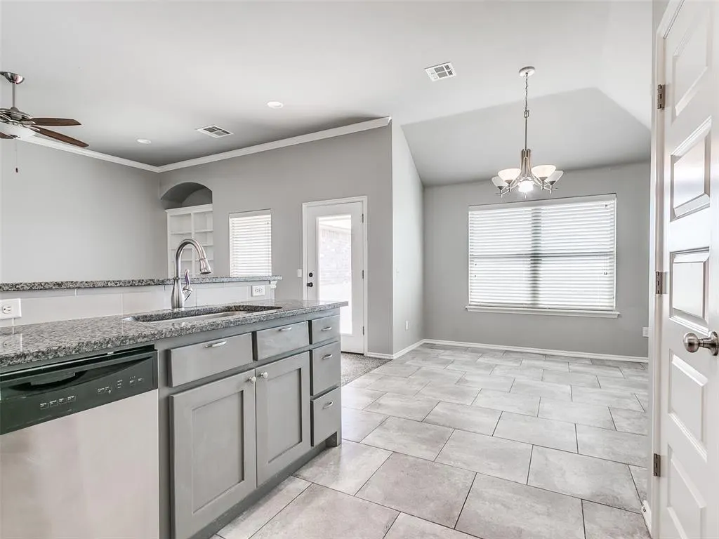 Photo 9 — 708 Redvine Road, Yukon, OK 73099