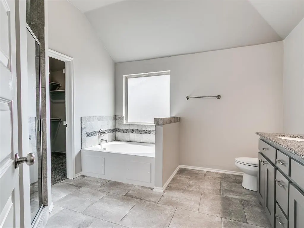 Photo 13 — 708 Redvine Road, Yukon, OK 73099