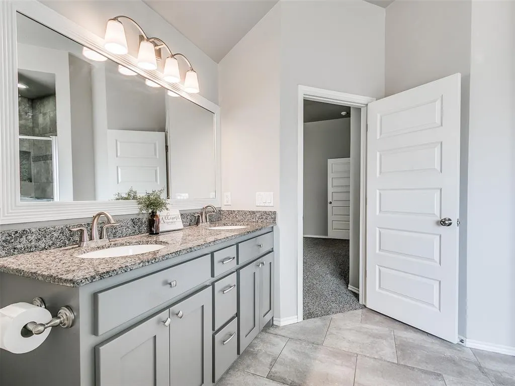 Photo 14 — 708 Redvine Road, Yukon, OK 73099