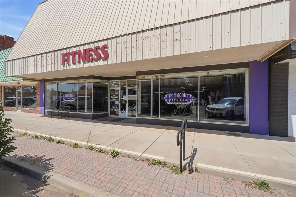 Photo 2 — 413 S Main Street, Hobart, OK 73651