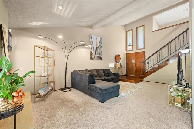 Photo 4 — 10033 Hefner Village Terrace, Oklahoma City, OK 73162
