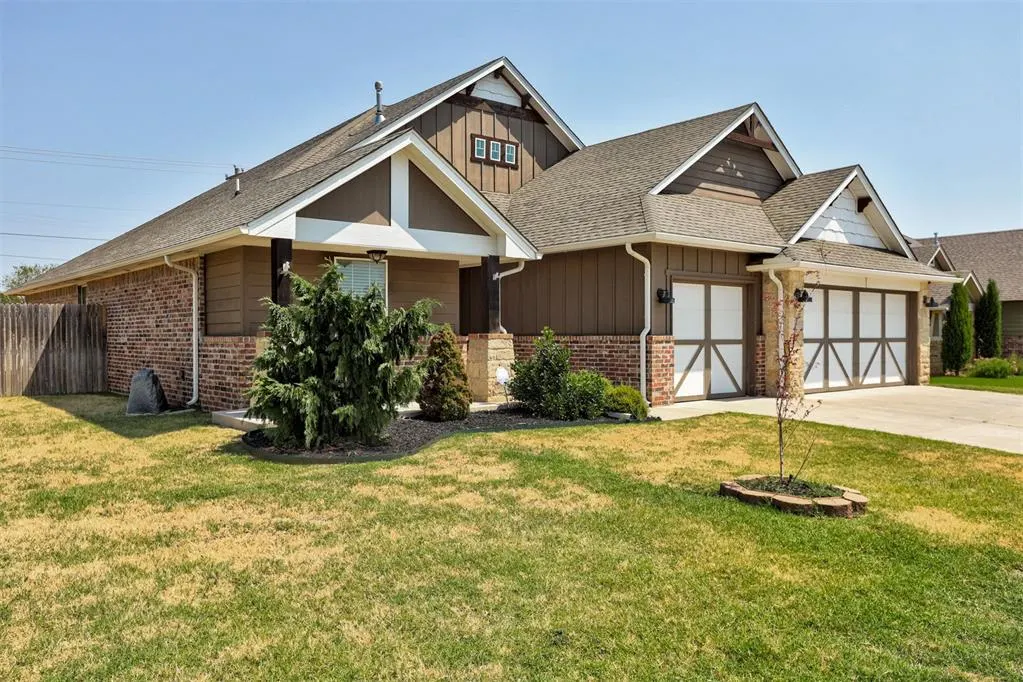 Photo 2 — 12013 SW 45th Terrace, Mustang, OK 73064