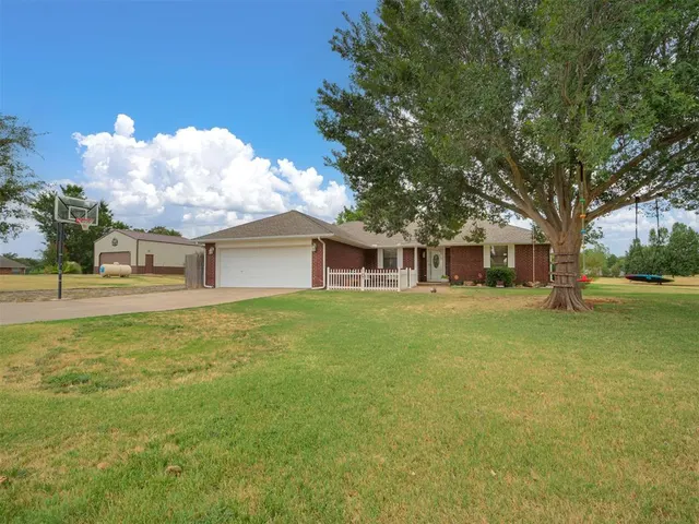 Photo 2 — 413 Summer Oaks Drive, Blanchard, OK 73010