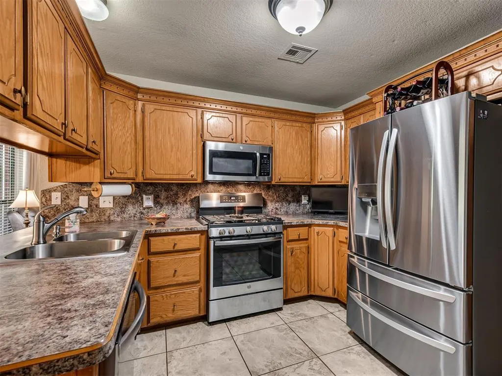 Photo 13 — 413 Summer Oaks Drive, Blanchard, OK 73010