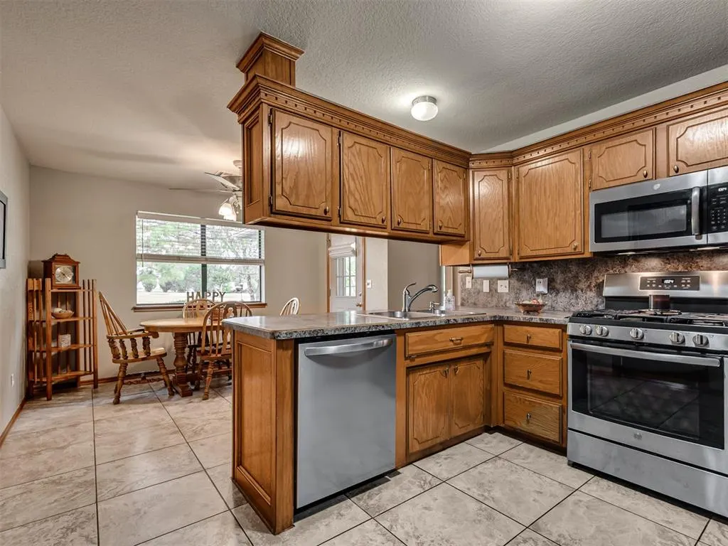 Photo 15 — 413 Summer Oaks Drive, Blanchard, OK 73010