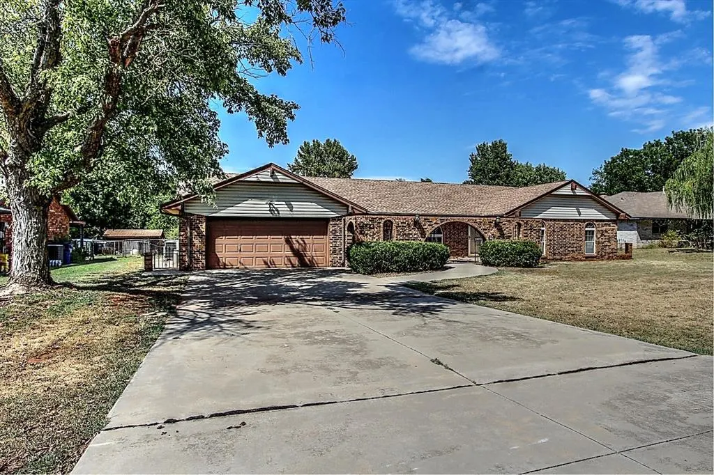 Photo 3 — 1823 W Rose Oak Drive, Mustang, OK 73064