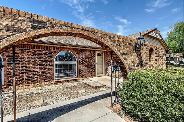 Photo 4 — 1823 W Rose Oak Drive, Mustang, OK 73064