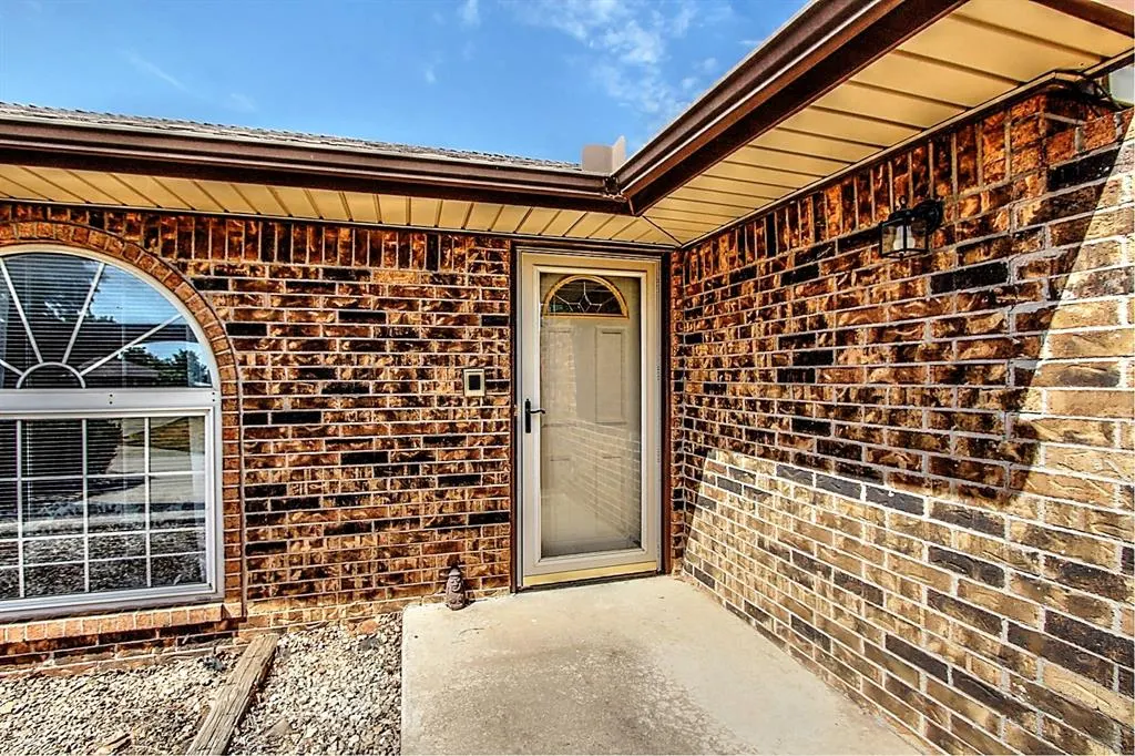 Photo 5 — 1823 W Rose Oak Drive, Mustang, OK 73064