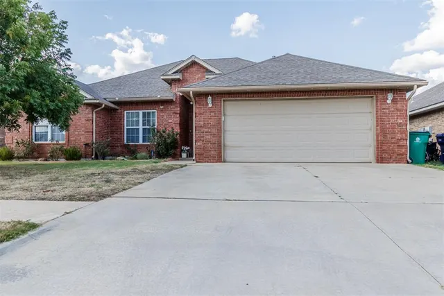 Photo 2 — 813 SW 161st Street, Oklahoma City, OK 73170