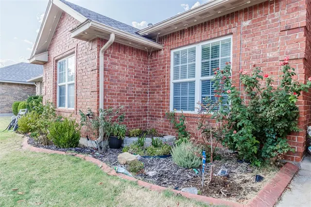 Photo 5 — 813 SW 161st Street, Oklahoma City, OK 73170