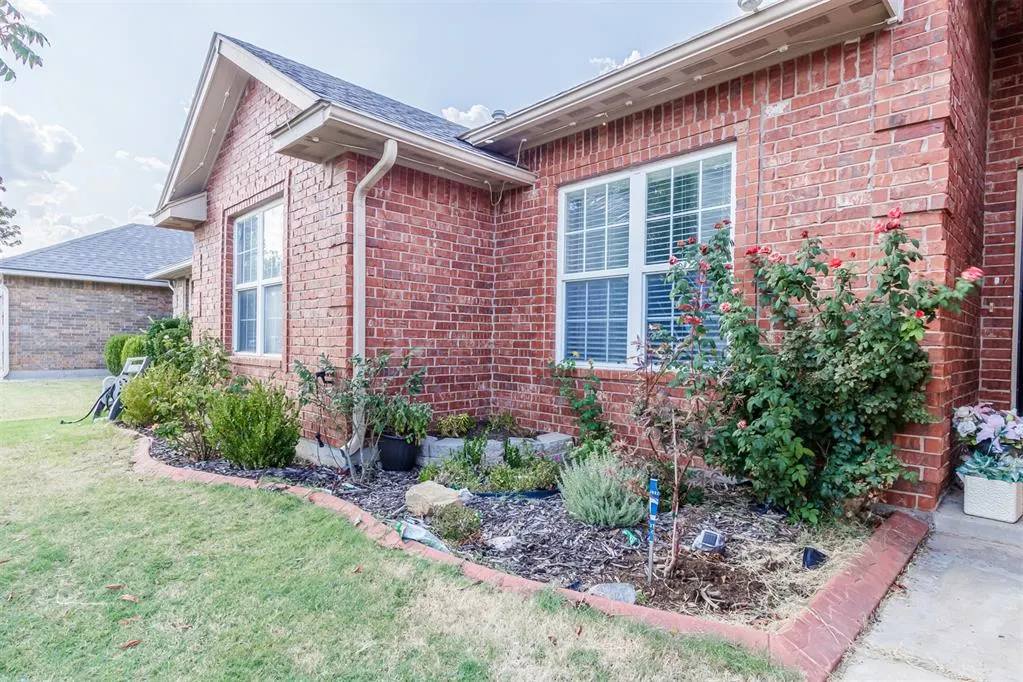 Photo 6 — 813 SW 161st Street, Oklahoma City, OK 73170