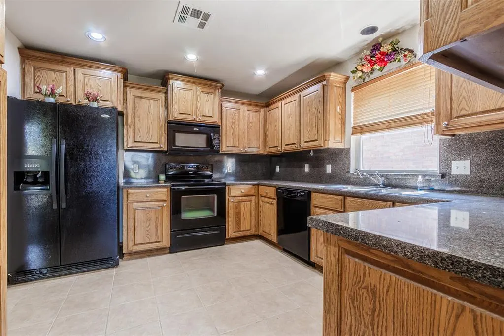 Photo 17 — 813 SW 161st Street, Oklahoma City, OK 73170
