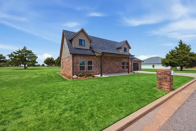 Photo 2 — 1801 Fairway Drive, Guthrie, OK 73044