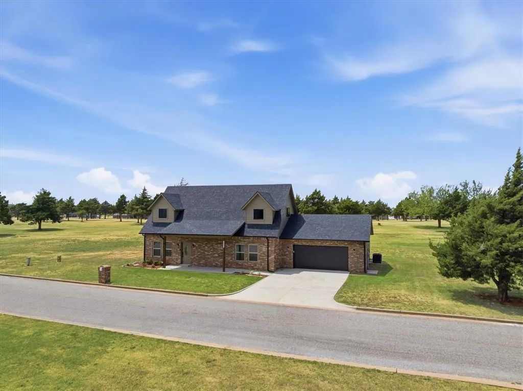 Photo 4 — 1801 Fairway Drive, Guthrie, OK 73044