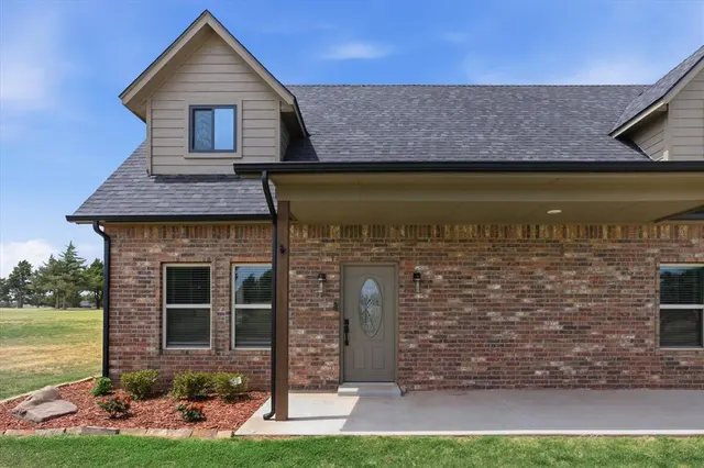 Photo 8 — 1801 Fairway Drive, Guthrie, OK 73044