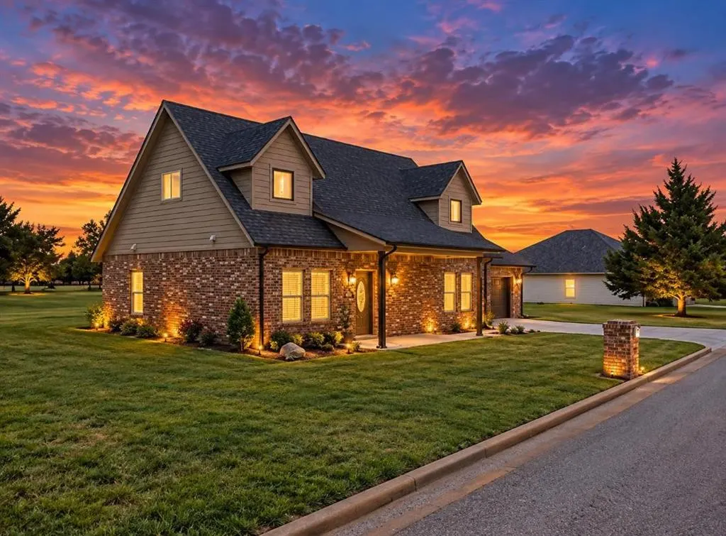 Photo 2 — 1801 Fairway Drive, Guthrie, OK 73044