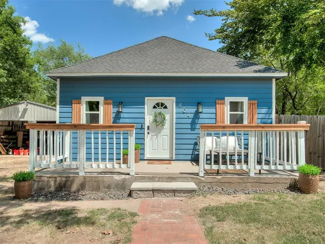 Photo 2 — 404 Elm Avenue, Wellston, OK 74881