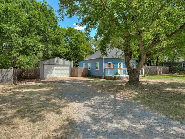 Photo 3 — 404 Elm Avenue, Wellston, OK 74881