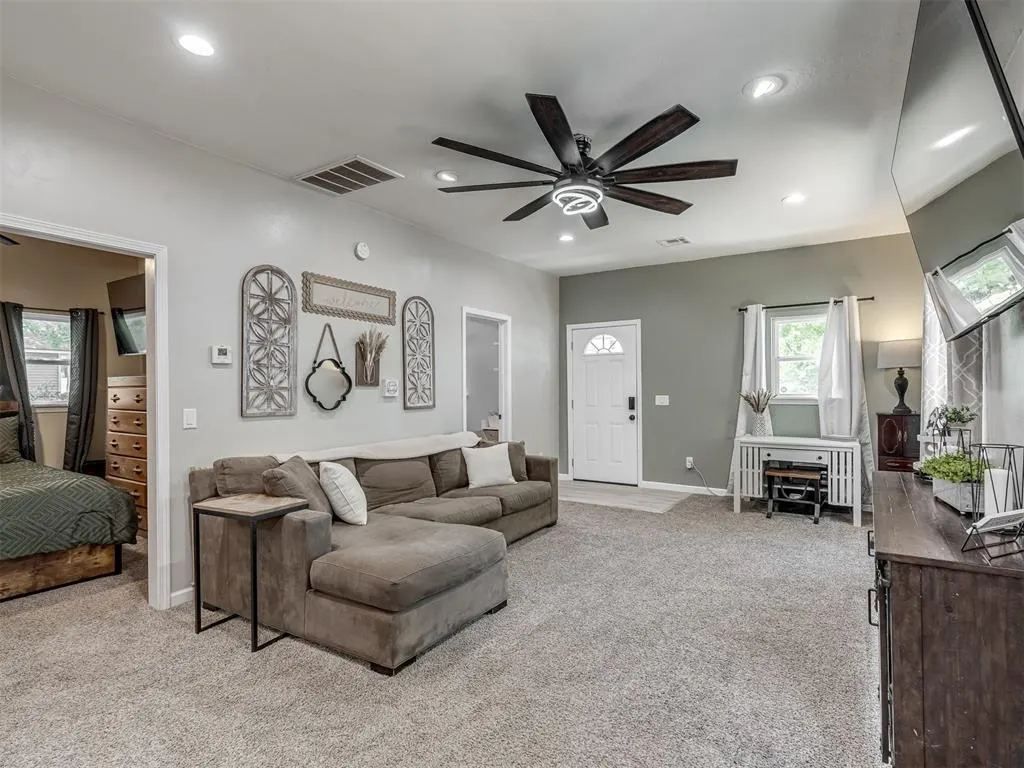 Photo 4 — 404 Elm Avenue, Wellston, OK 74881