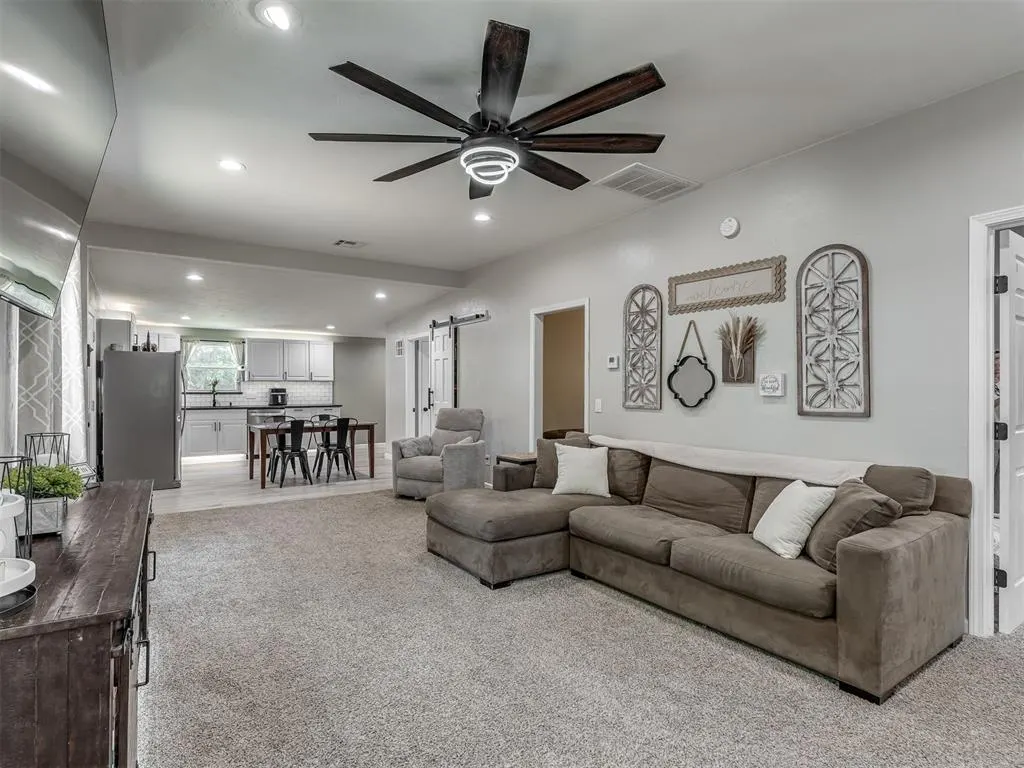 Photo 5 — 404 Elm Avenue, Wellston, OK 74881