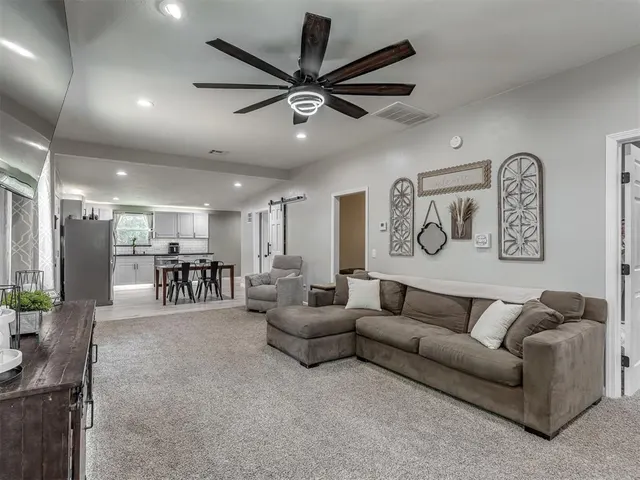 Photo 5 — 404 Elm Avenue, Wellston, OK 74881