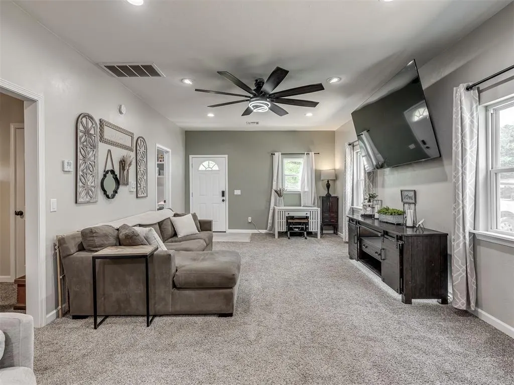 Photo 7 — 404 Elm Avenue, Wellston, OK 74881
