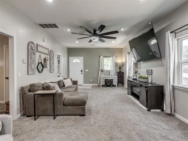 Photo 7 — 404 Elm Avenue, Wellston, OK 74881