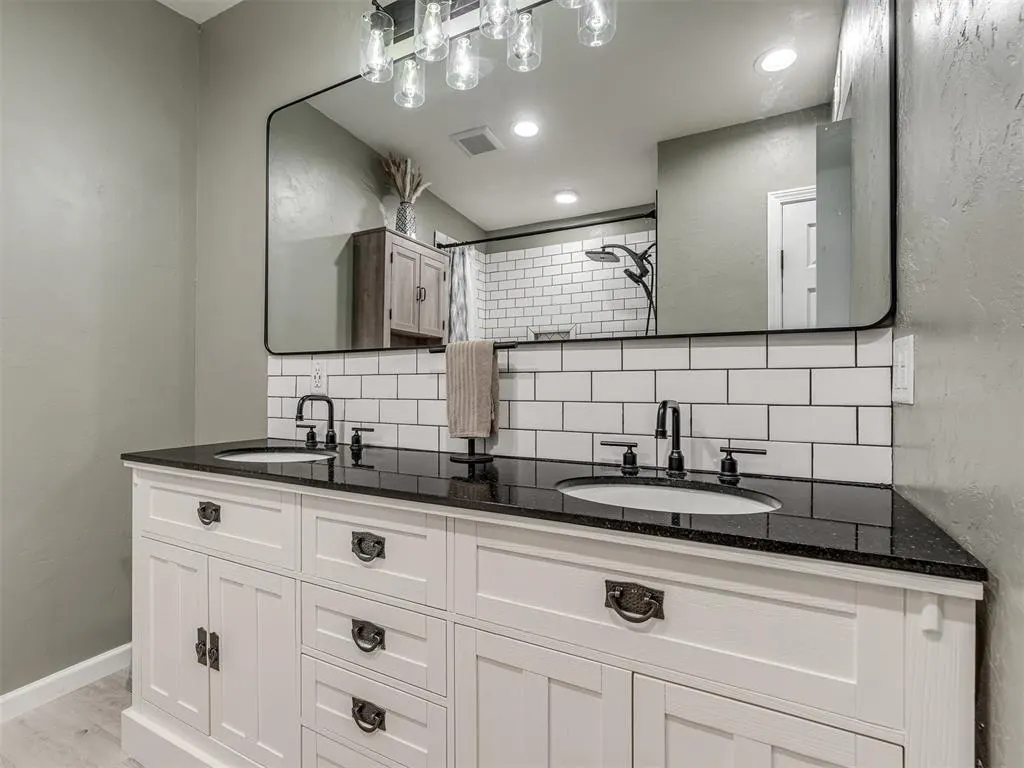 Photo 16 — 404 Elm Avenue, Wellston, OK 74881