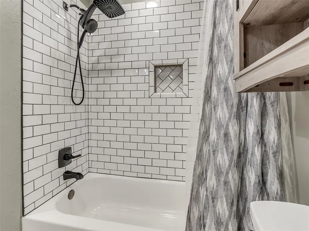 Photo 17 — 404 Elm Avenue, Wellston, OK 74881