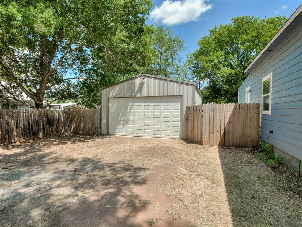 Photo 37 — 404 Elm Avenue, Wellston, OK 74881