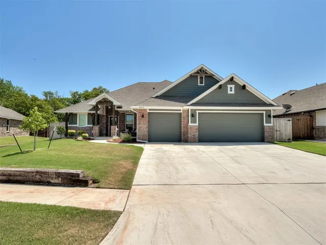 Photo 2 — 2412 Creek Side Circle, Moore, OK 73160
