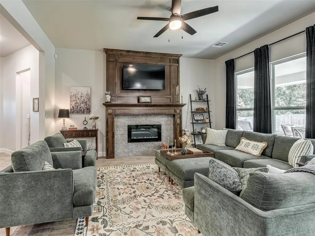 Photo 8 — 2412 Creek Side Circle, Moore, OK 73160