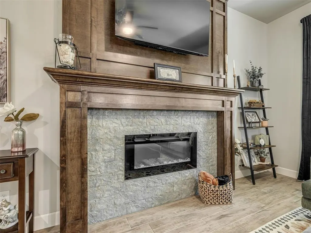 Photo 11 — 2412 Creek Side Circle, Moore, OK 73160