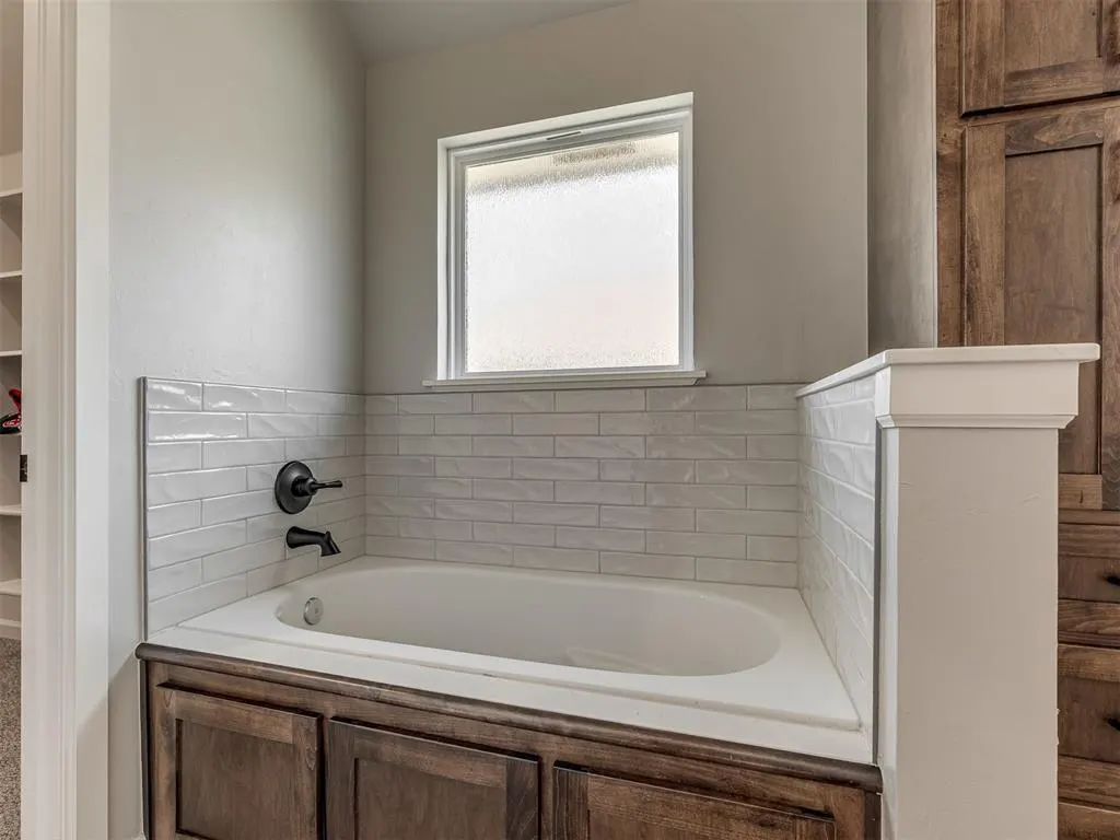 Photo 26 — 2412 Creek Side Circle, Moore, OK 73160