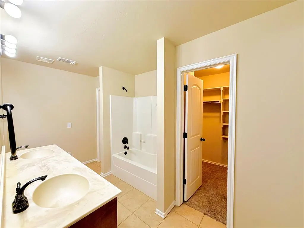 Photo 5 — 11136 NW 6th Terrace, Yukon, OK 73099