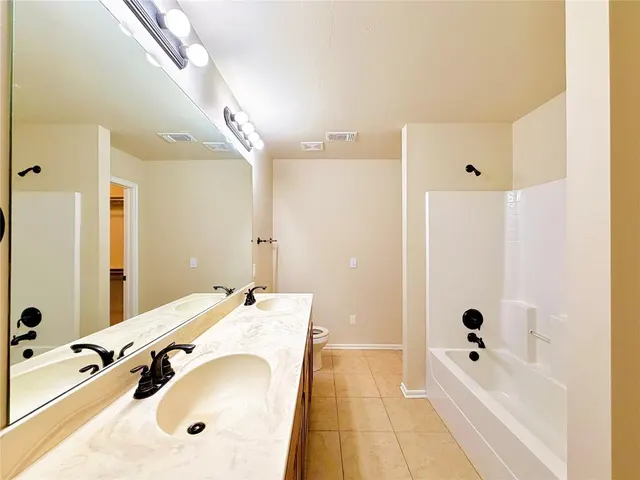 Photo 6 — 11136 NW 6th Terrace, Yukon, OK 73099