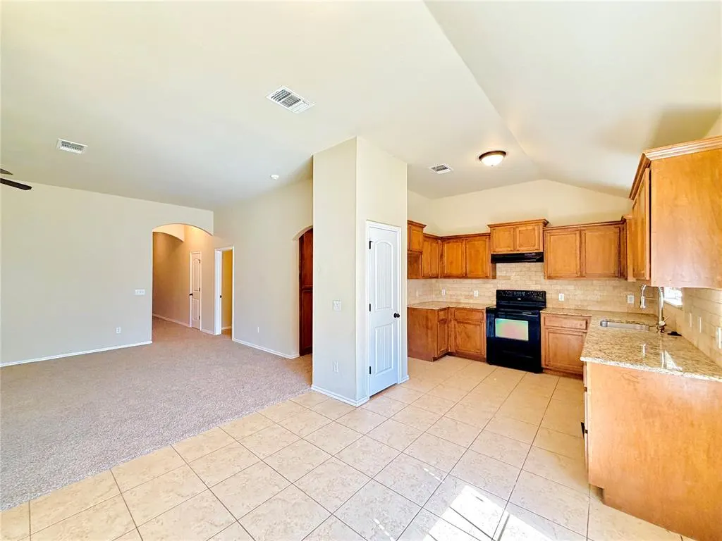 Photo 16 — 11136 NW 6th Terrace, Yukon, OK 73099