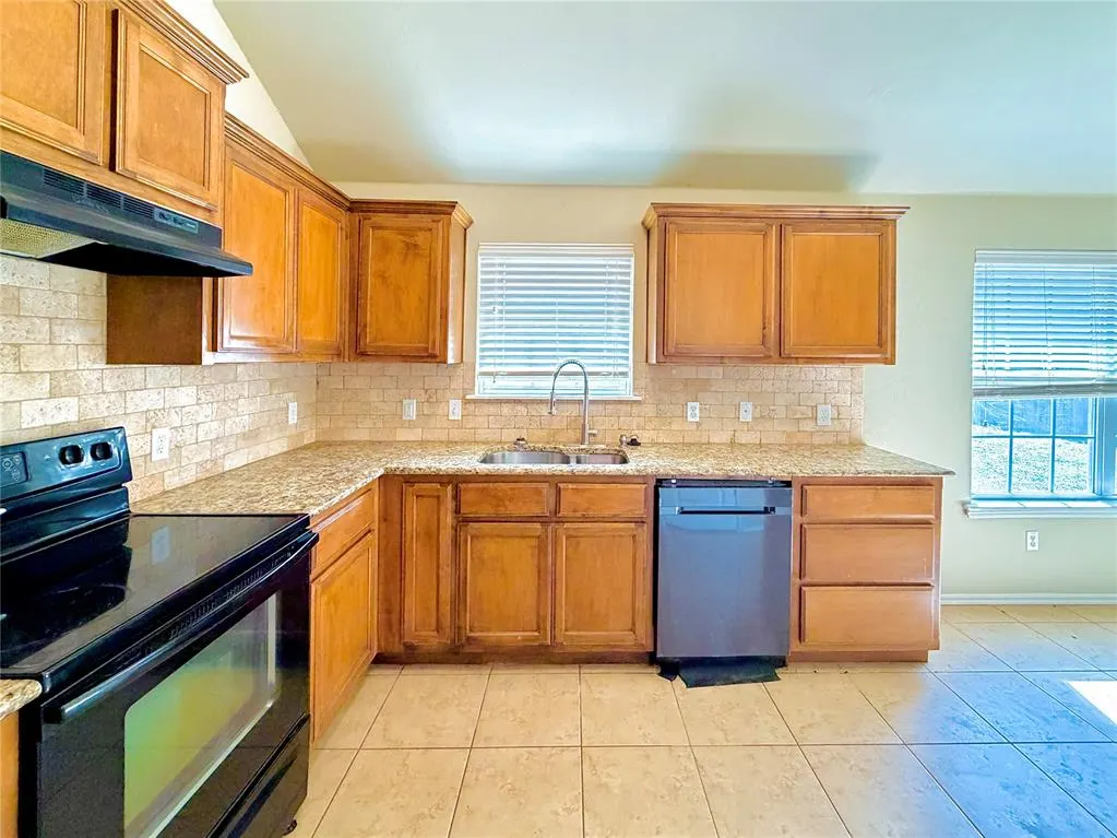 Photo 18 — 11136 NW 6th Terrace, Yukon, OK 73099