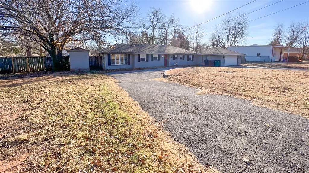 Photo 2 — 13408 Thompson Road, Edmond, OK 73013