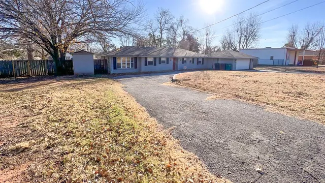 Photo 2 — 13408 Thompson Road, Edmond, OK 73013