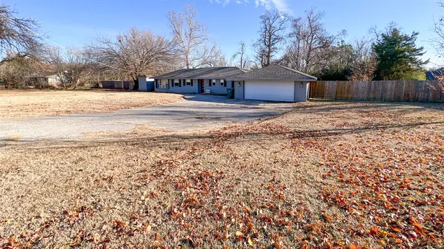 Photo 3 — 13408 Thompson Road, Edmond, OK 73013