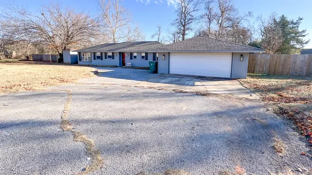 Photo 4 — 13408 Thompson Road, Edmond, OK 73013