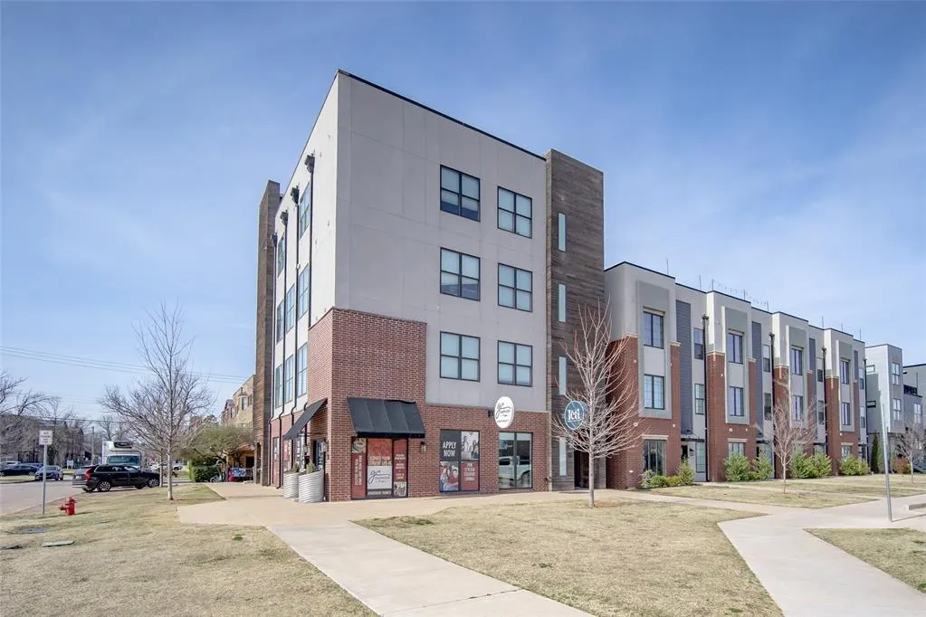 Photo 2 — 101 W Apache Street A, Norman, OK 73069